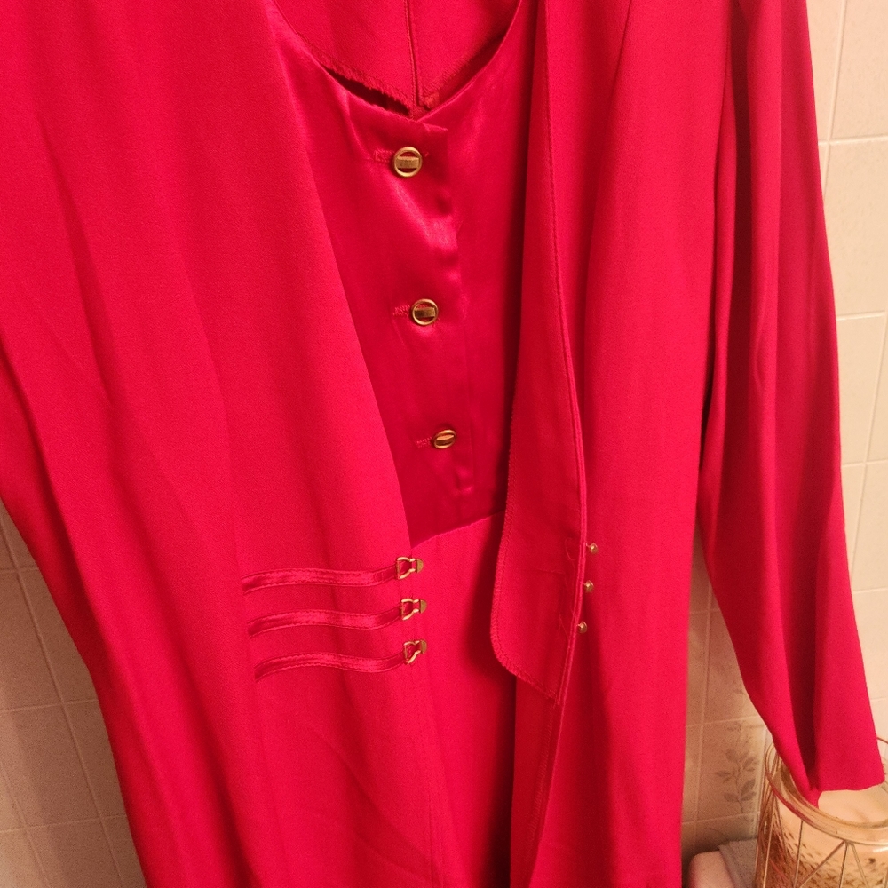 Red dress - Picture 3 of 8